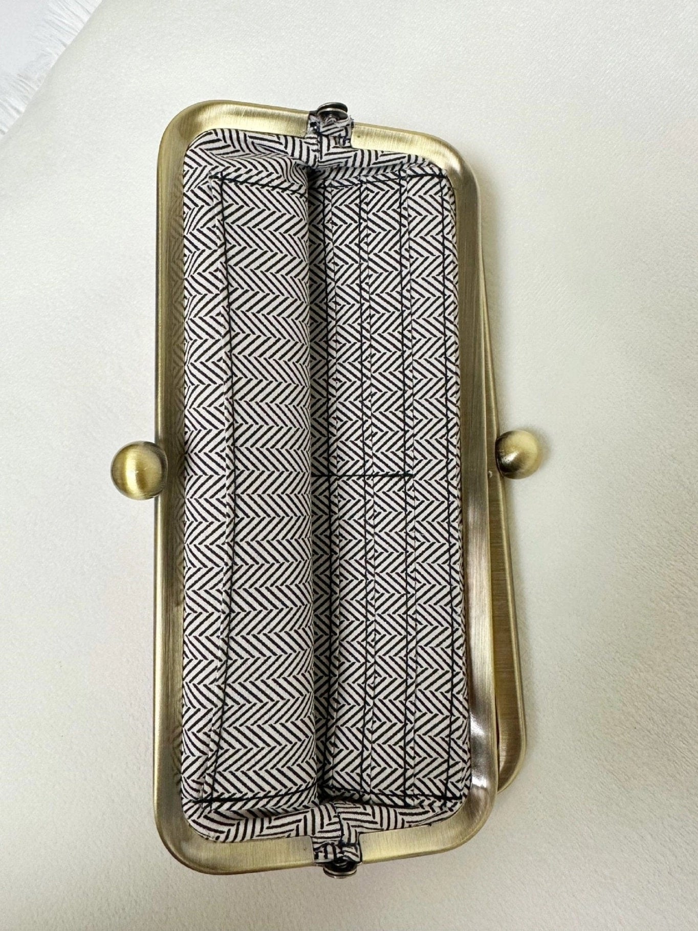 Karen Kiss Lock Wallet Clutch - Jessi Jayne Boutique