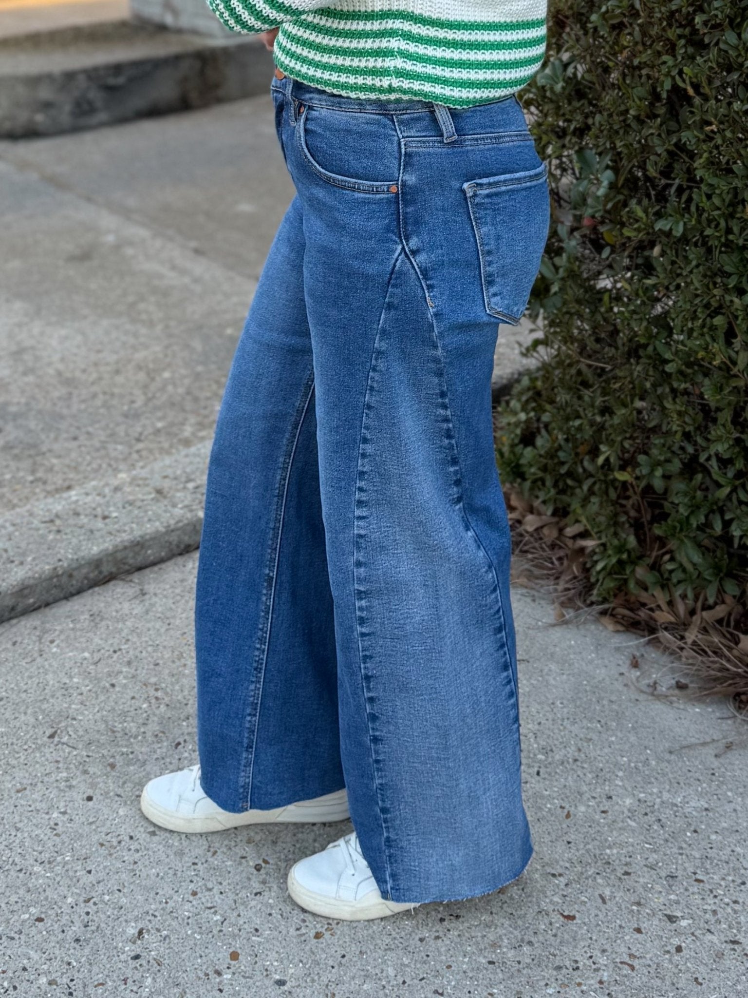 Risen Laid - Back Contrast Jeans - Jessi Jayne Boutique