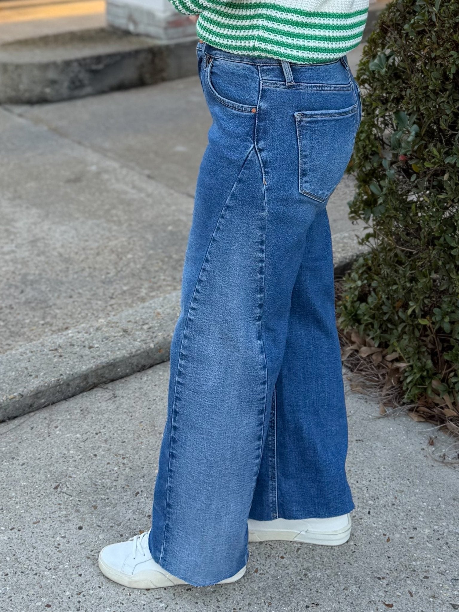 Risen Laid - Back Contrast Jeans - Jessi Jayne Boutique