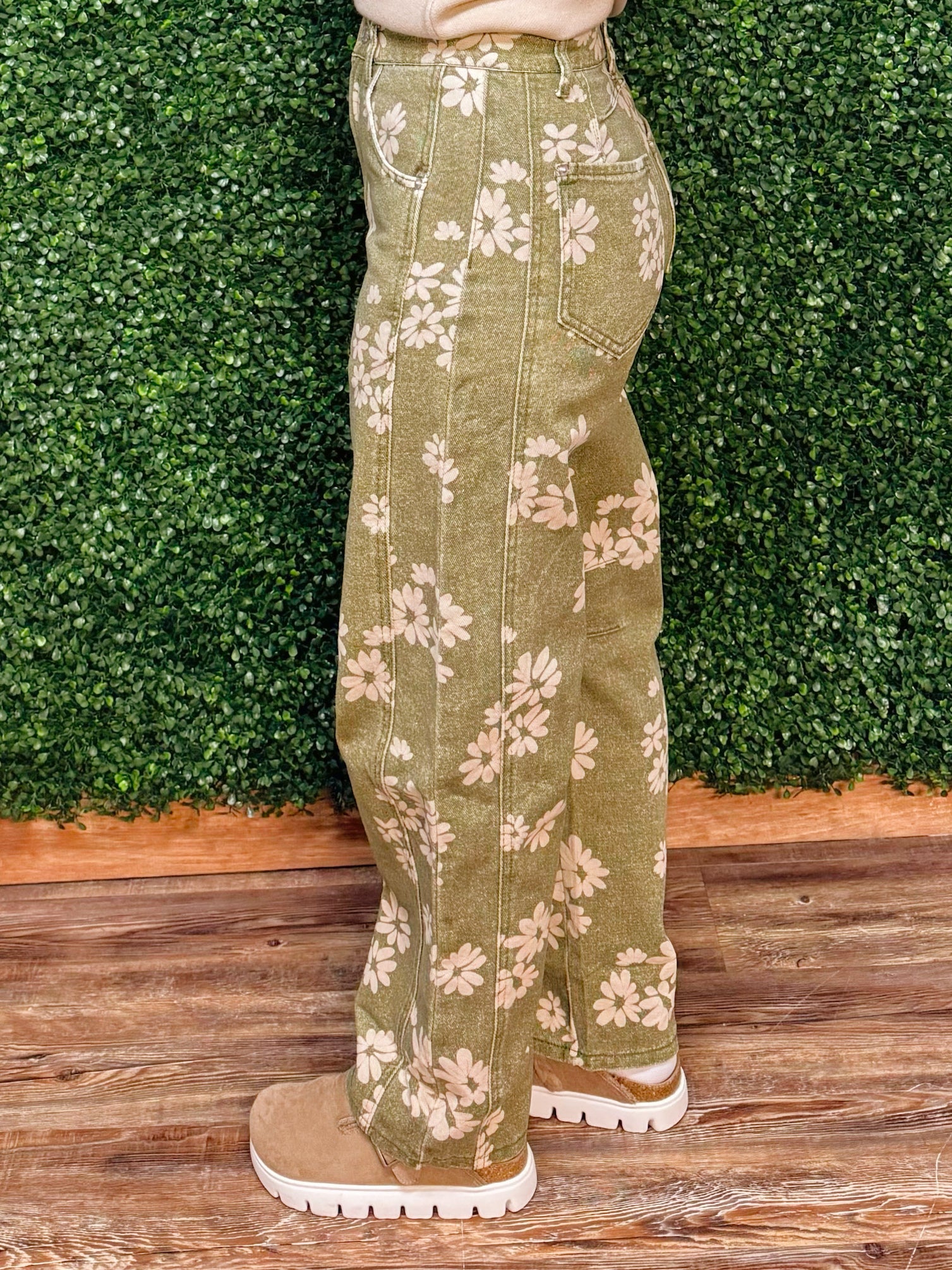 Olive Bloom Barrel Jeans - Jessi Jayne Boutique