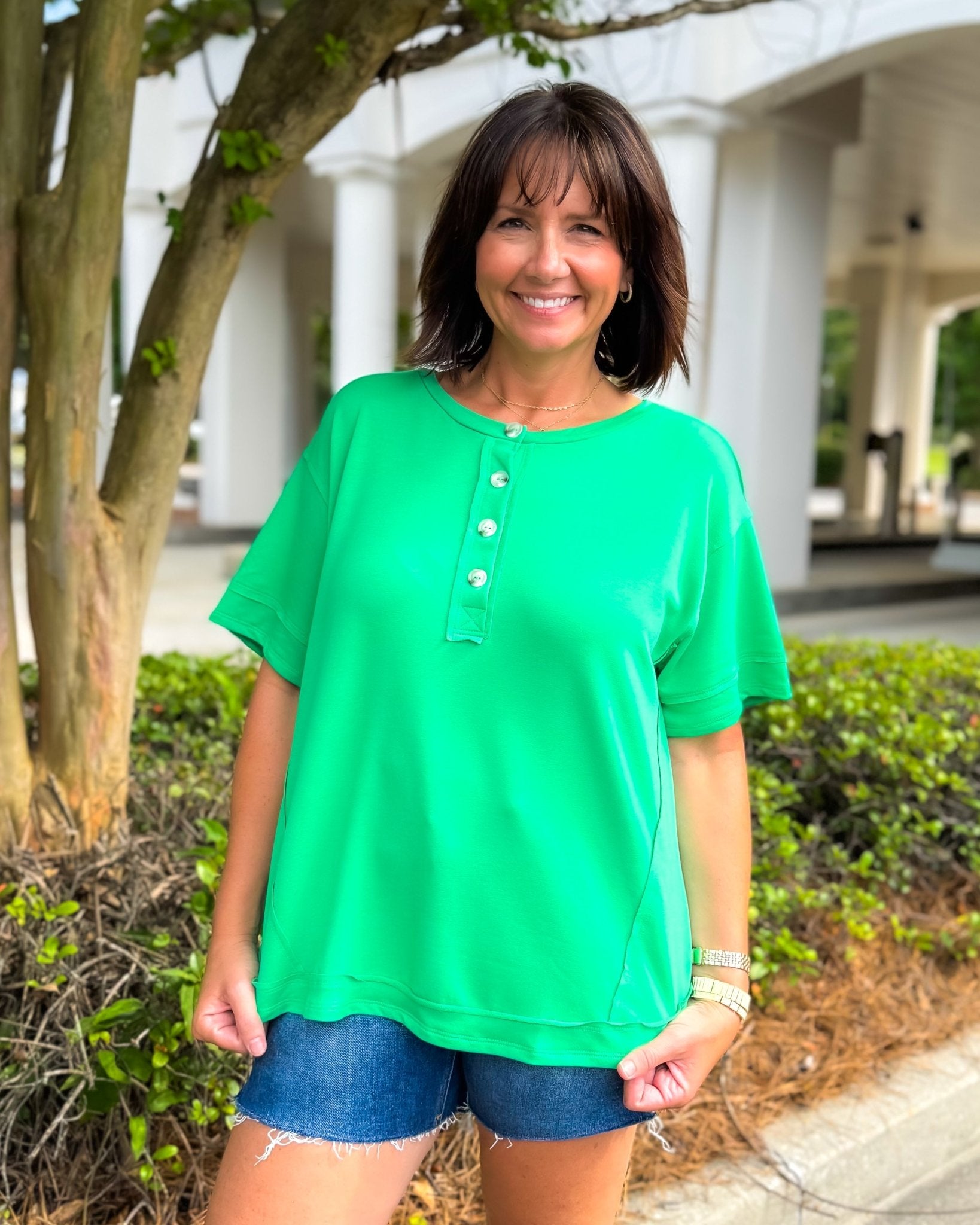 Button Up Babe Tee – Kelly Green - Jessi Jayne Boutique