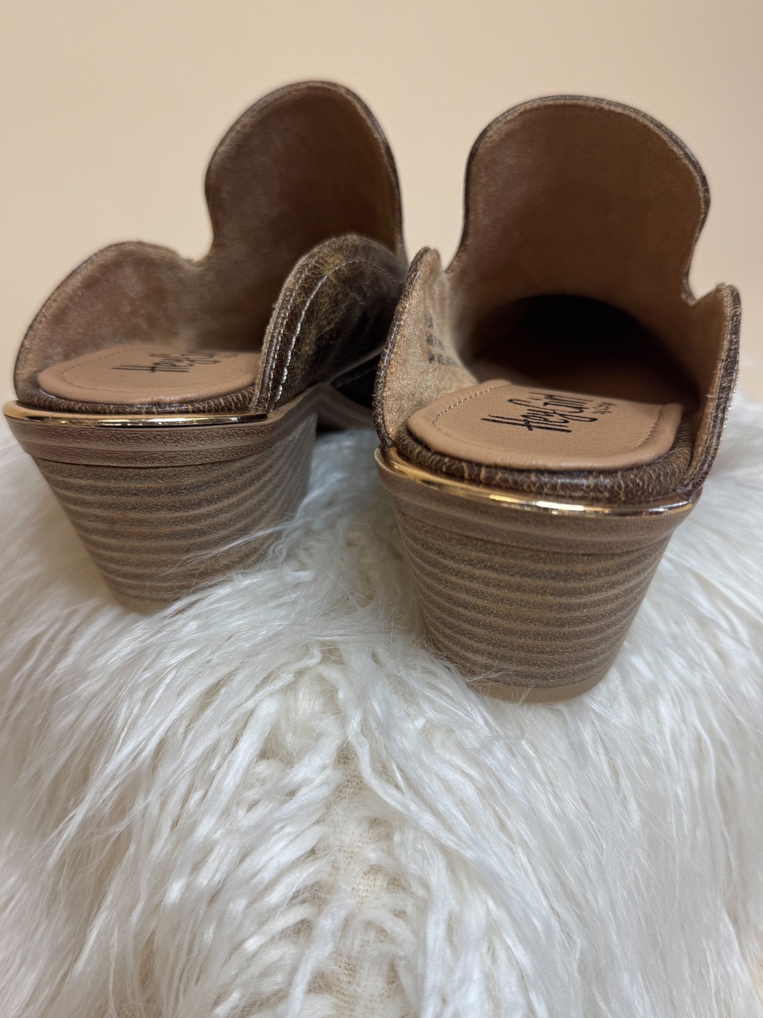 Corky's Saloon Tan Crackle Heeled Mule - Jessi Jayne Boutique